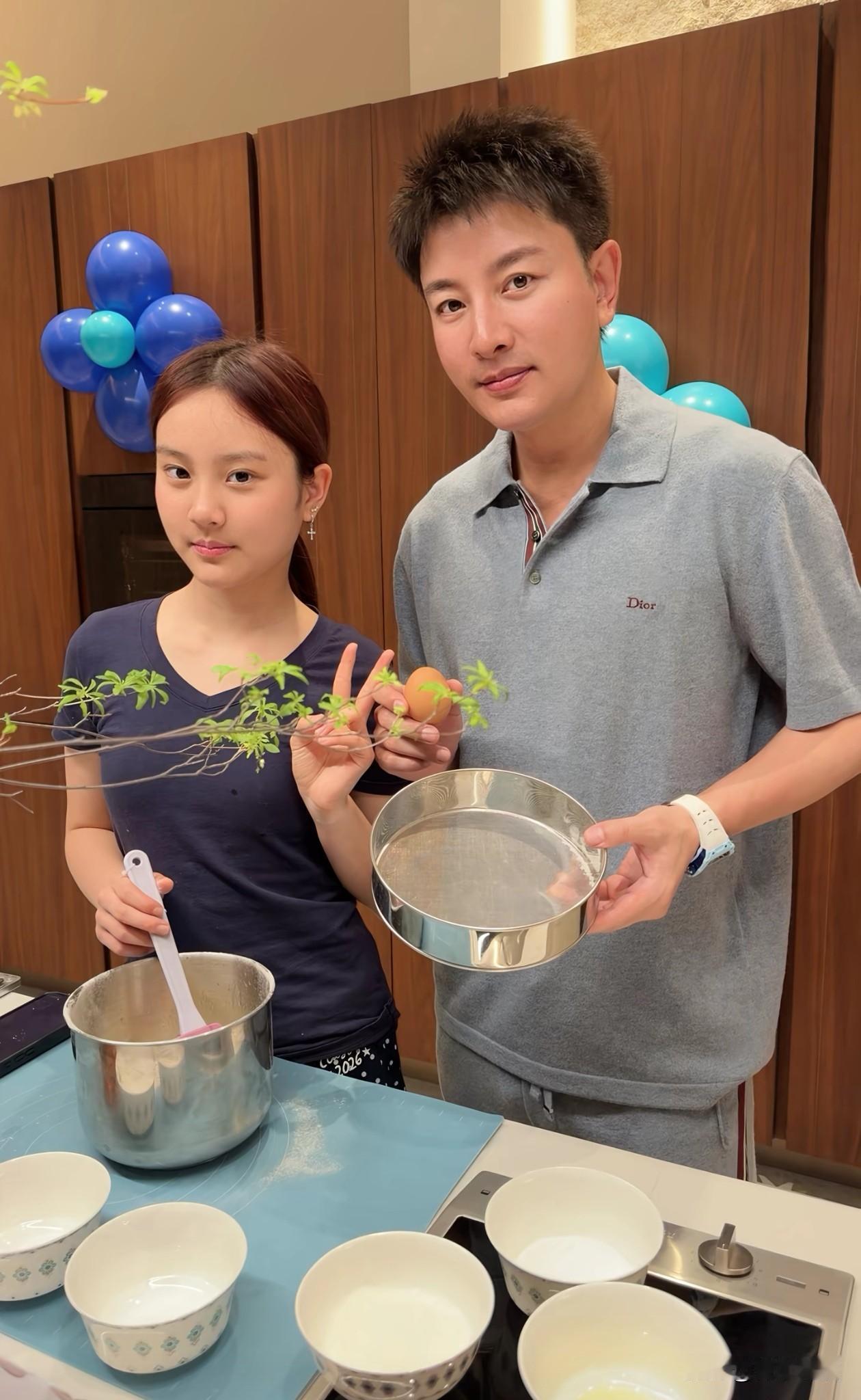 甜馨长大了，情商也越来越高！4月12日贾乃亮过生日，甜馨发文为爸爸庆生，贾乃亮也