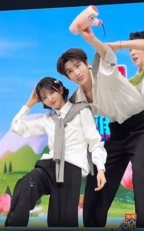 张凌赫田曦薇就这样甜你好星期六 看看hi6里张凌赫和田曦薇！甜蜜互动不断，默契配