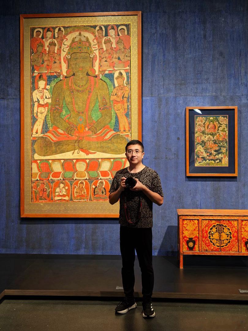 洛杉矶县立美术馆（LACMA）坐落在洛杉矶威尔希尔大道，是美国西部规模最大的艺术