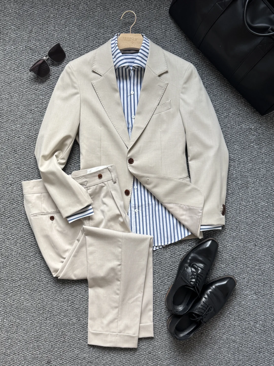 小个子男生西装穿搭｜简单干净浅色西装套装