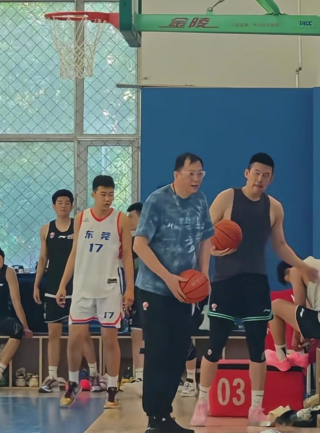 辽篮看中广东男篮小将！
近期，辽宁男篮向自家球迷分享球员们日常训练情况！让人没有
