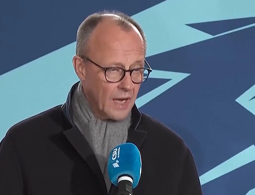 俄乌冲突的风向刚有点新动静，德国总理默茨突然发声，直接给欧洲吵得火热的“驻军计划