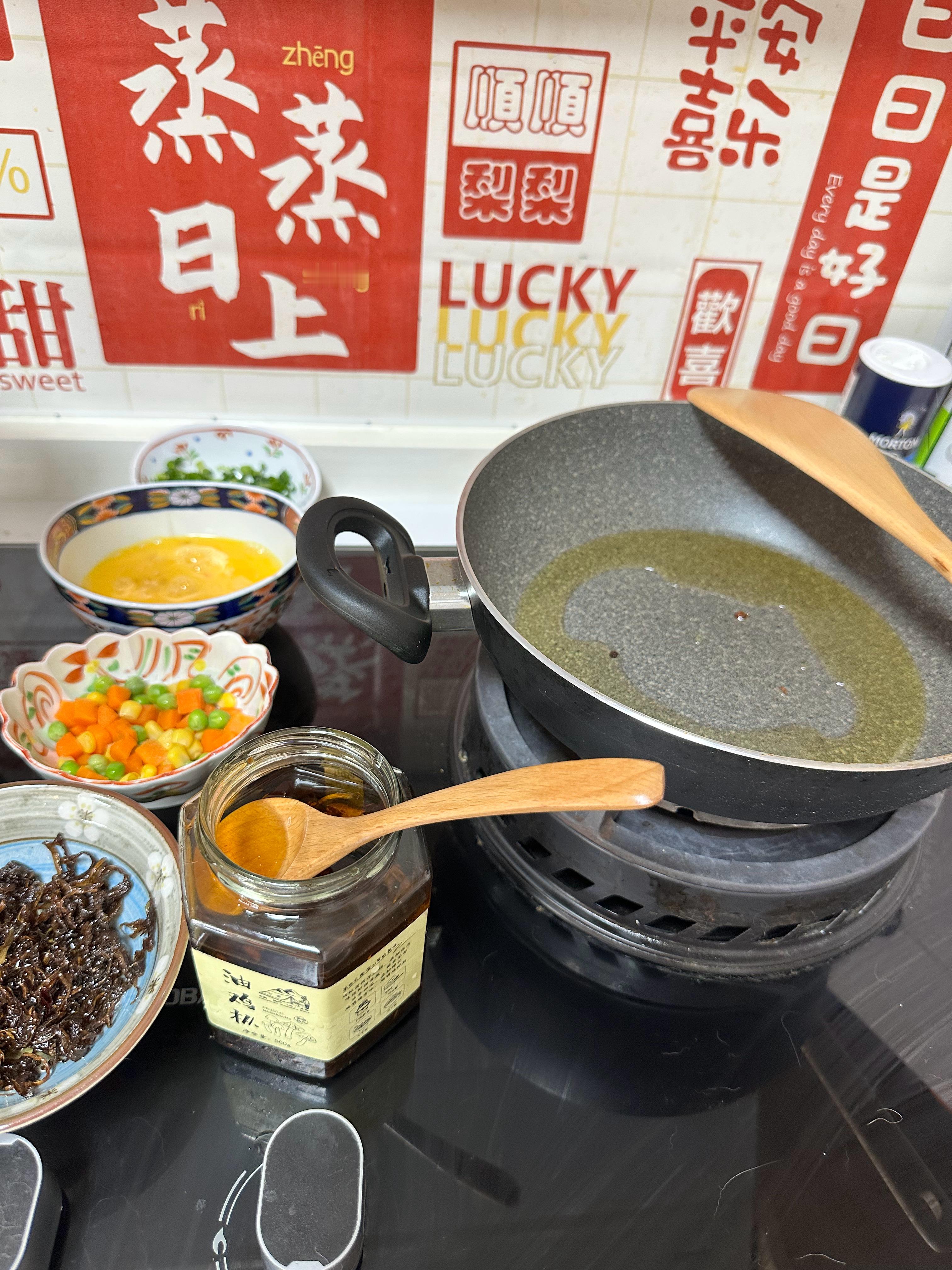 ：“香迷糊了，一吃一个不吱声 ​​​”🦥-这位丽人甚至还配了一杯梅子露🥃 ​