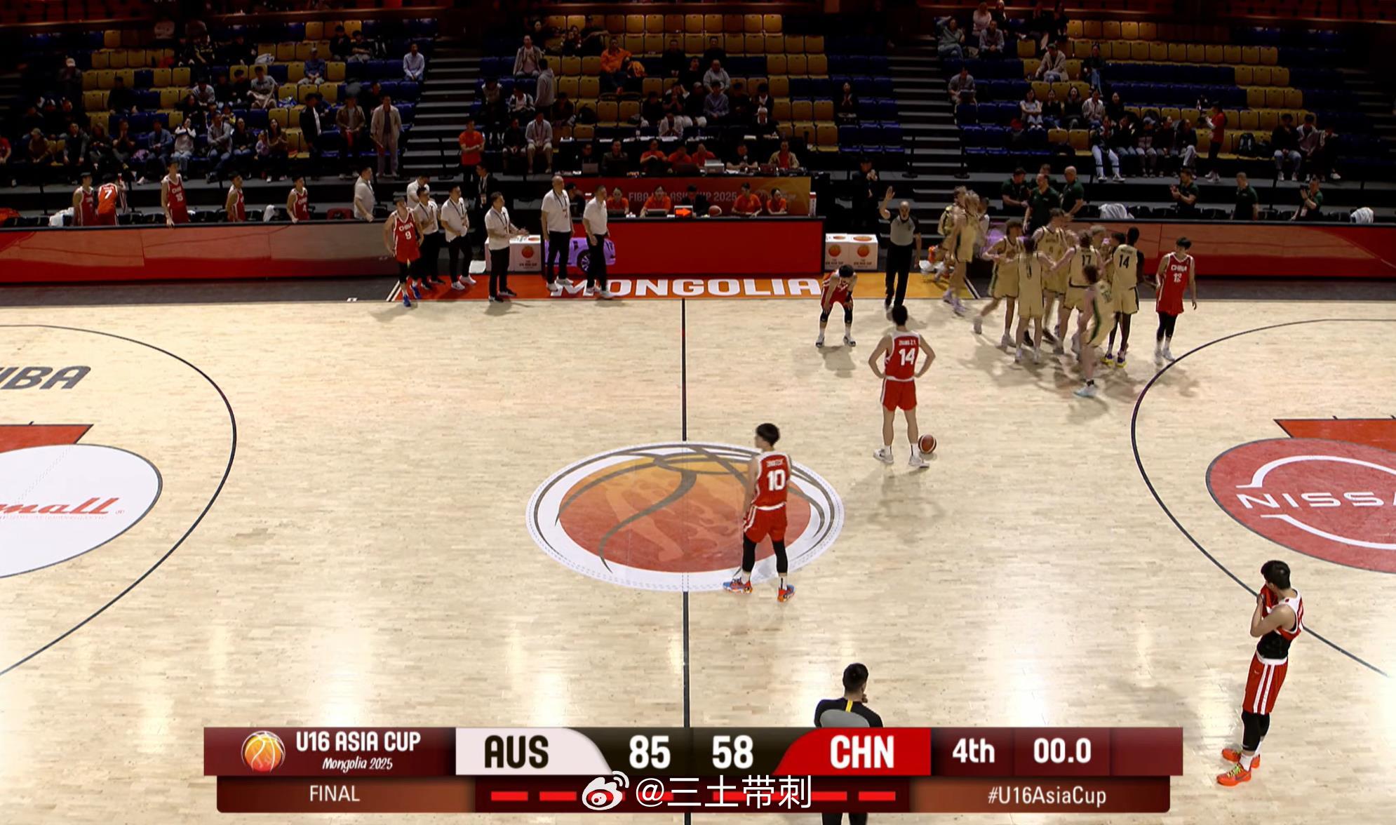 FIBAU16亚洲杯 上半场33-34，下半场25-51，进攻乱的一批，顶不住了