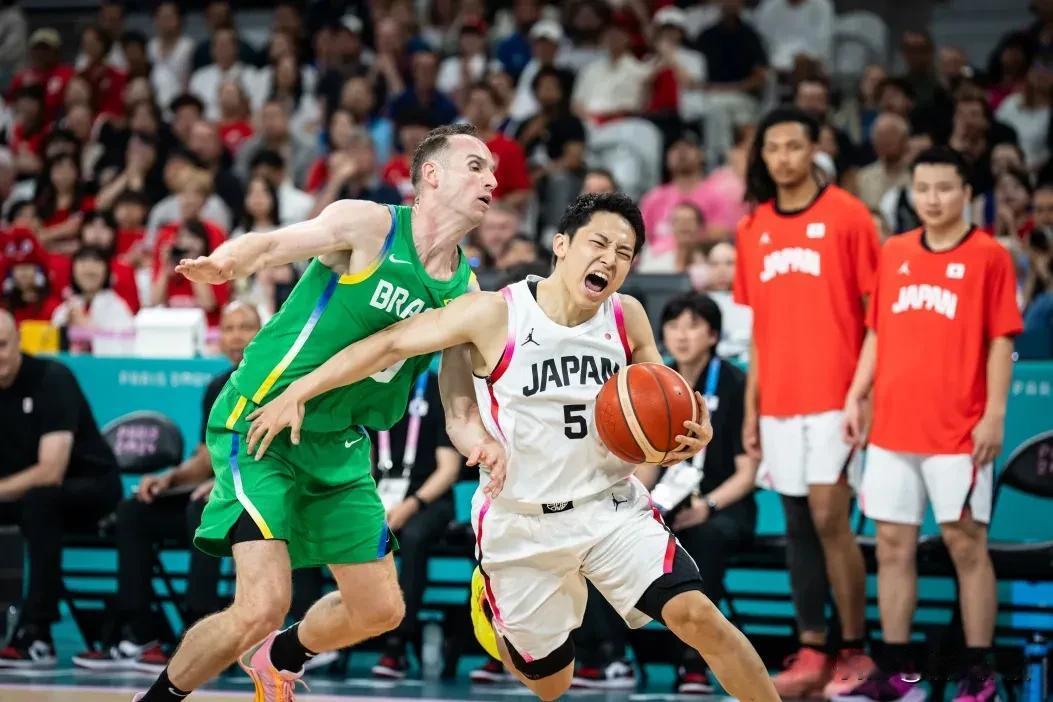 日本男篮的#巴黎奥运会# 旅宣告结束，最终在小组赛三战尽墨无缘八强，但恐怕没人能