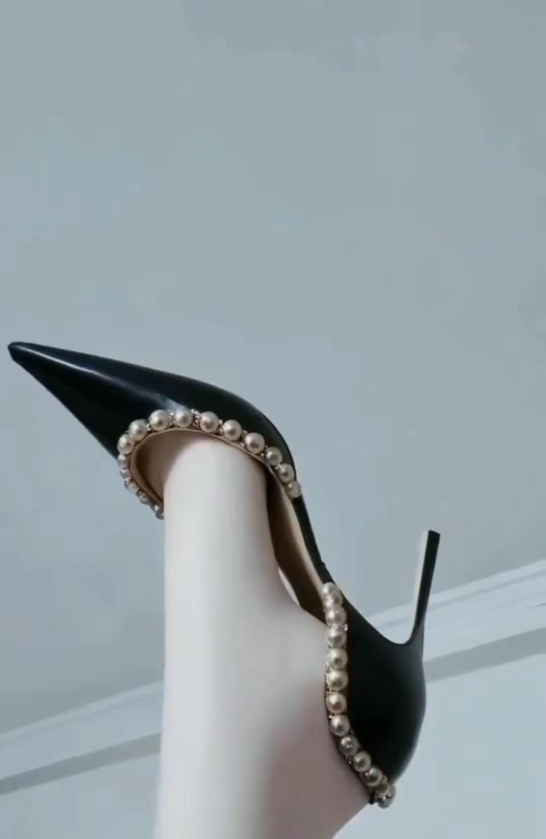 你以为串门是联络感情，其实是在交一笔昂贵的情绪税。
我上周推掉三场聚会，省下60