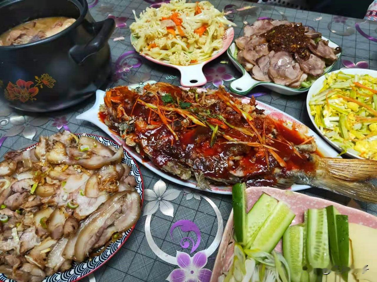 #红红火火过大年##福牛贺新岁#马上要过年了，心里高兴，晚上做了几个菜庆祝一下，