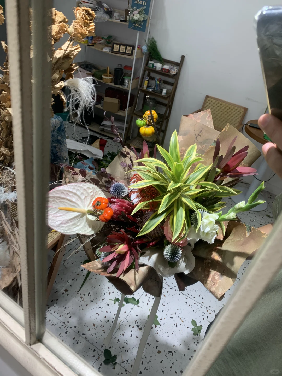 大连花店｜诚心请教，喜欢图一包装还是二？