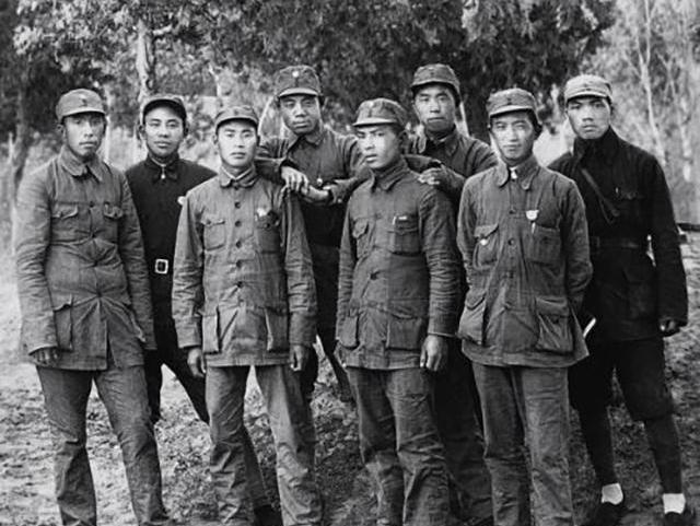 1971年，一位老人来到济南军区门口，面对哨兵拦截自称是杨司令昔日部下，这是真的