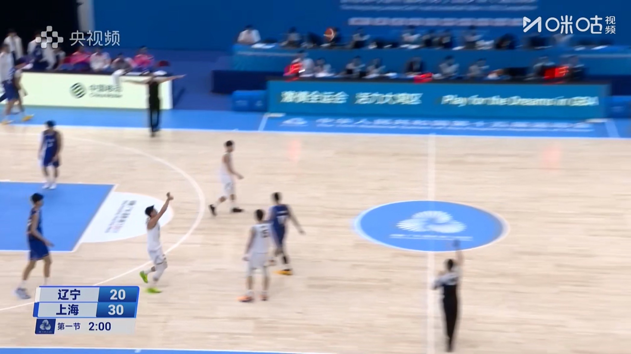 全运会男篮u22淘汰赛辽宁对上海第一节比赛结束辽宁队暂时落后10分何佳轩肩膀受伤