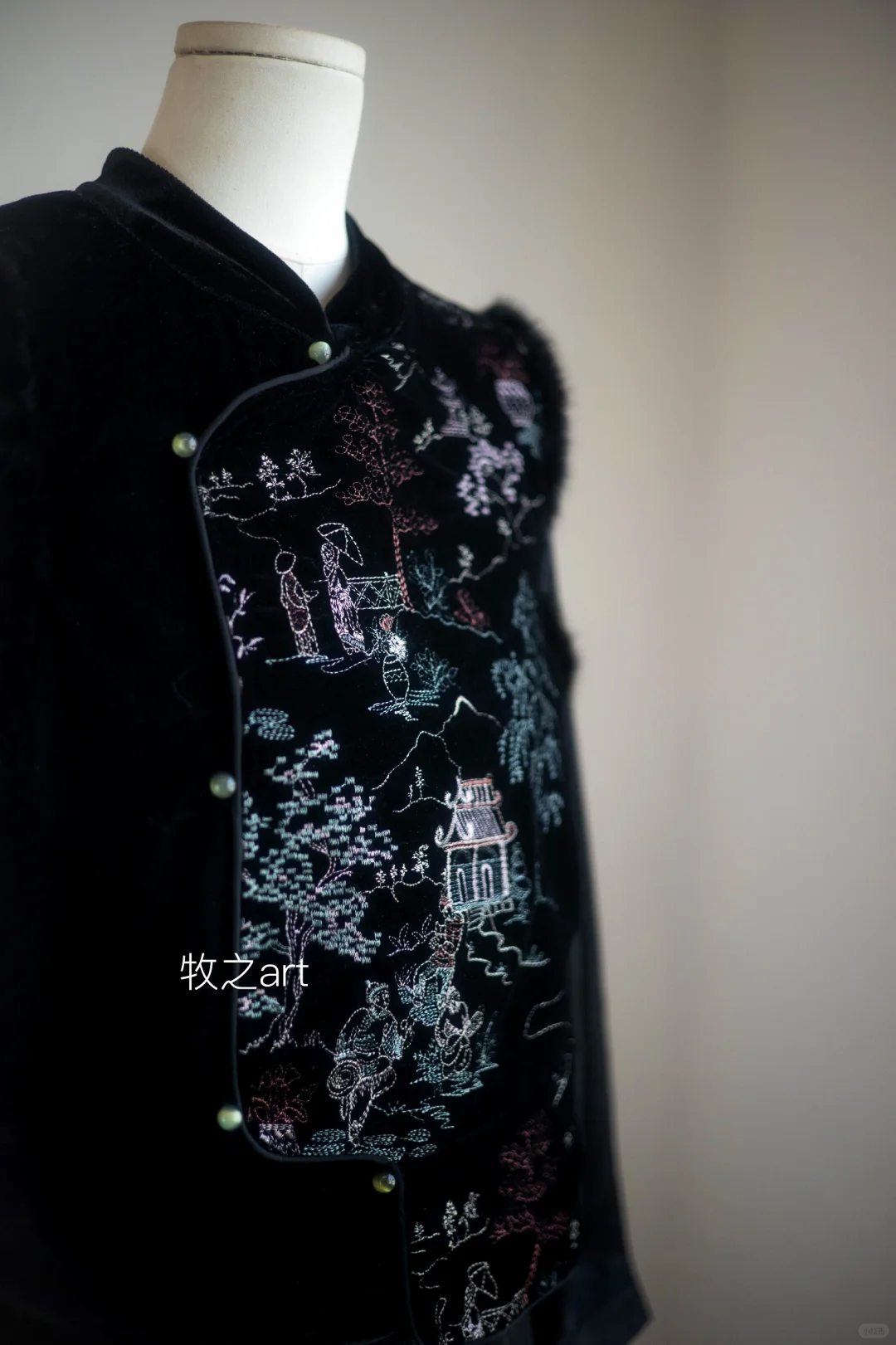 丝绒材质的刺绣马甲｜新中式的美