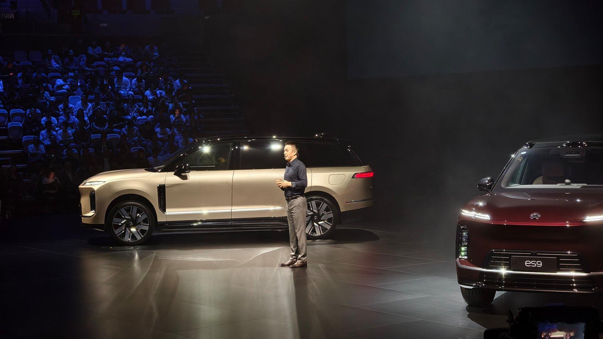 蔚来ES9尺寸挺震撼的看着很饱满，很唬人 