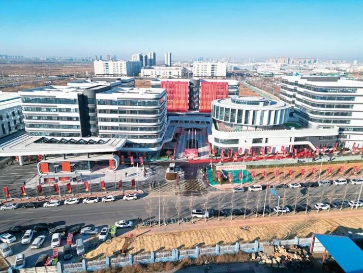12月28日，青岛交通产业促进与招商推介会暨青岛综合立体交通产业示范园在青岛高新