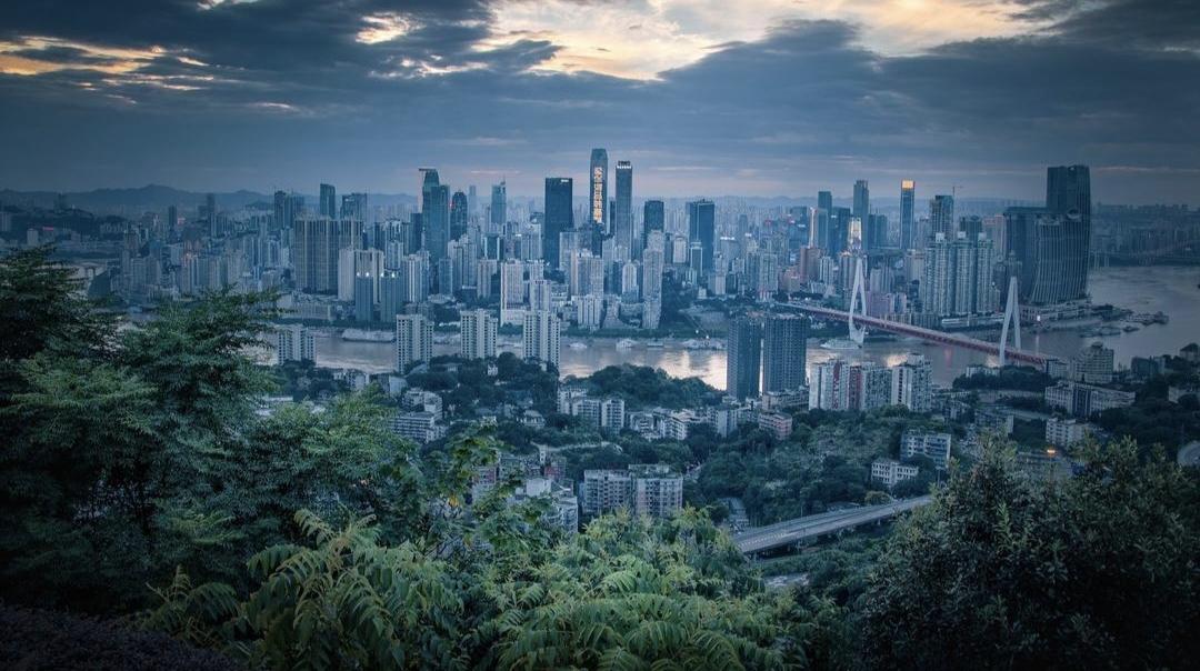 我终于懂了，为什么
有人在重庆一躺就是一辈子。
为啥好多人来了就不想走，甚至直接