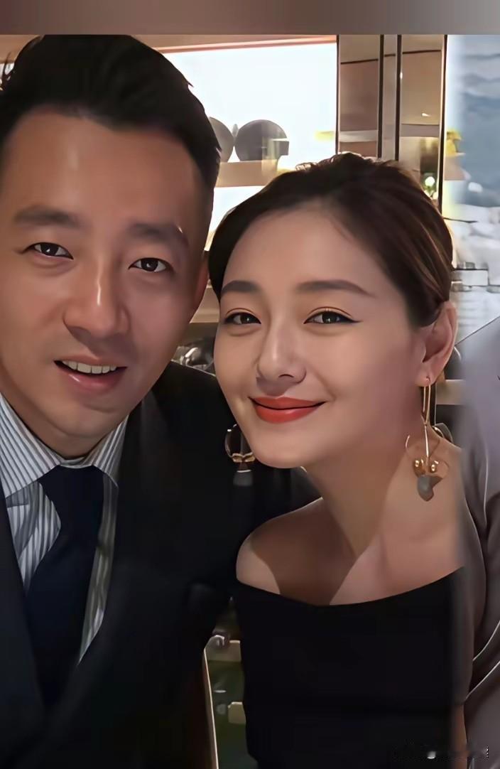 看着小S一家跟具俊晔的你侬我侬
越看越觉得大S跟汪小菲的十年婚姻
就是个巨大的讽