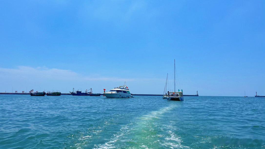 实地打卡北海冠岭港湾码头，这是广西第一个投入运营的海上游艇码头，也是北海推动渔旅