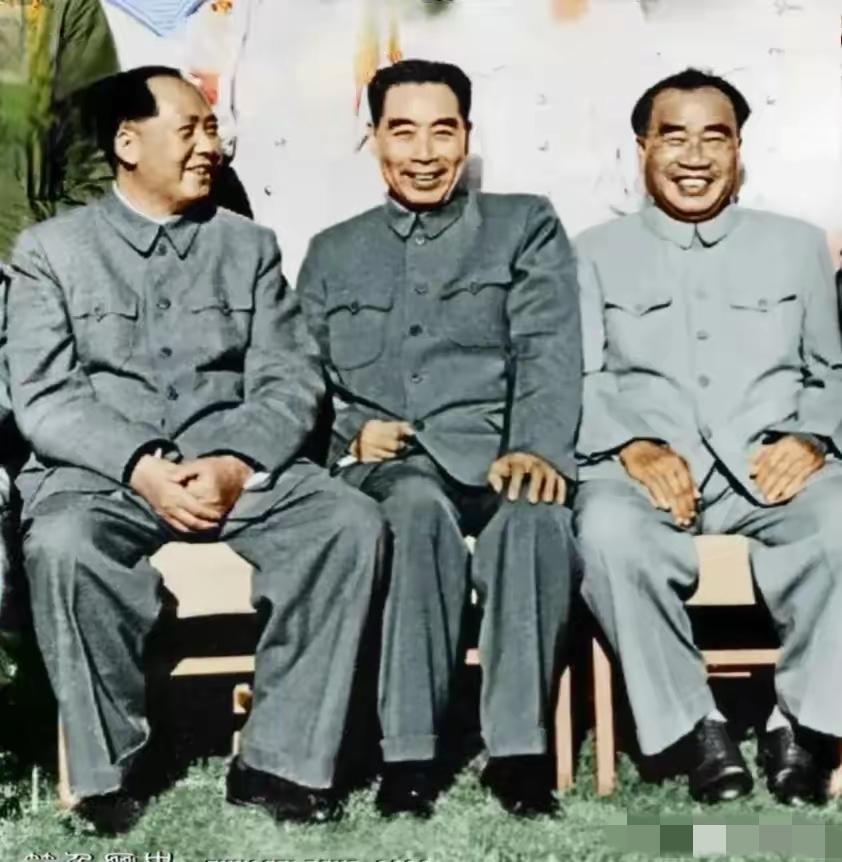 我就服了这三个人。他们不是亲兄弟，也不是同乡，却为了同一个救国救民的理想，紧紧走