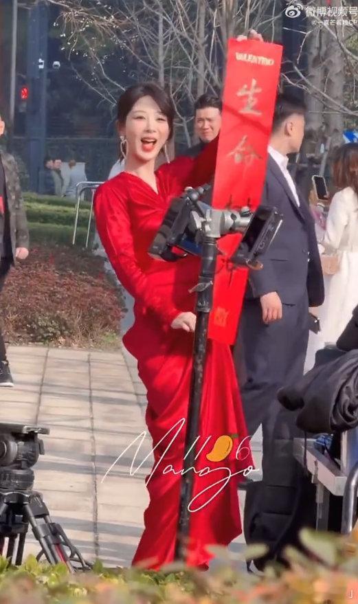 杨紫自己写的对联杨紫的字杨紫亲手写的对联 “生命树冲 祯娘传发” 也太戳了！字里