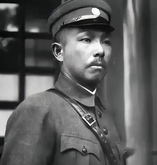 1927年冬，杨森宴请手下师长范绍增，准备趁机将他除掉，范绍增察觉不对，连夜乘坐