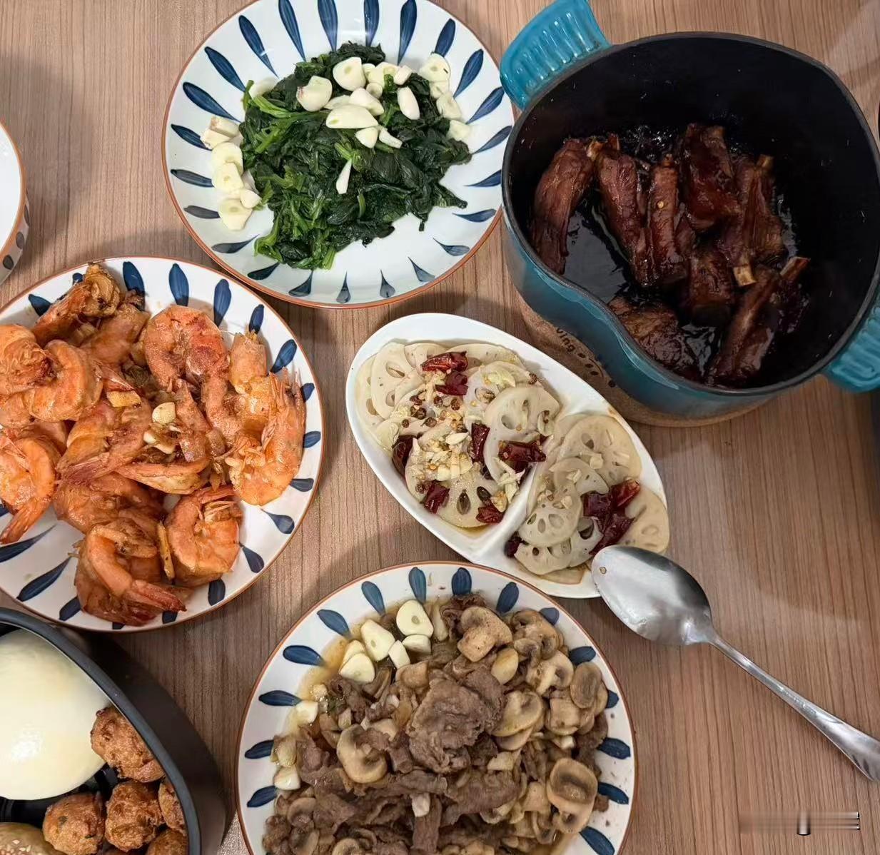 朋友们，你们都跨年了吗？

虽然明天就是元旦了，我还是跟平常一样，对跨年不感兴趣