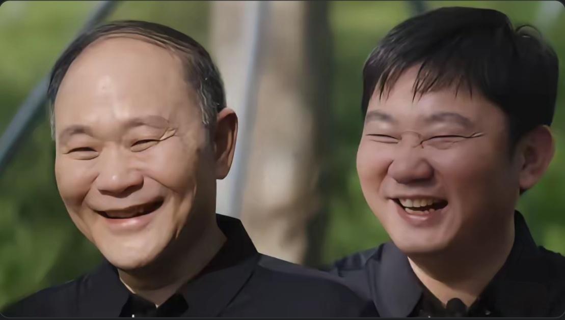 李书福张雪回应撞脸不得不说，这两个人脸型确实有几分相似，尤其笑起来更神似，或许这