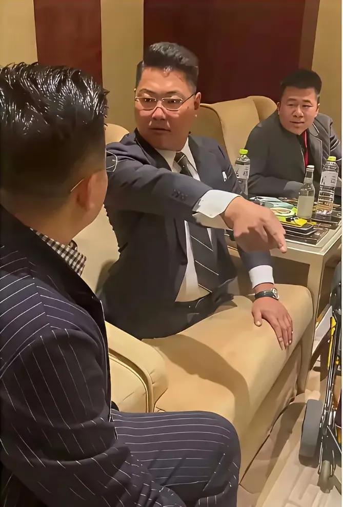 网友:
假如这是你老板，此刻你会怎么应对？[what]