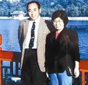 庄则栋应该第一，他不仅是名副其实的世界冠军，而且身体力行弘扬“友谊第一，比赛第二