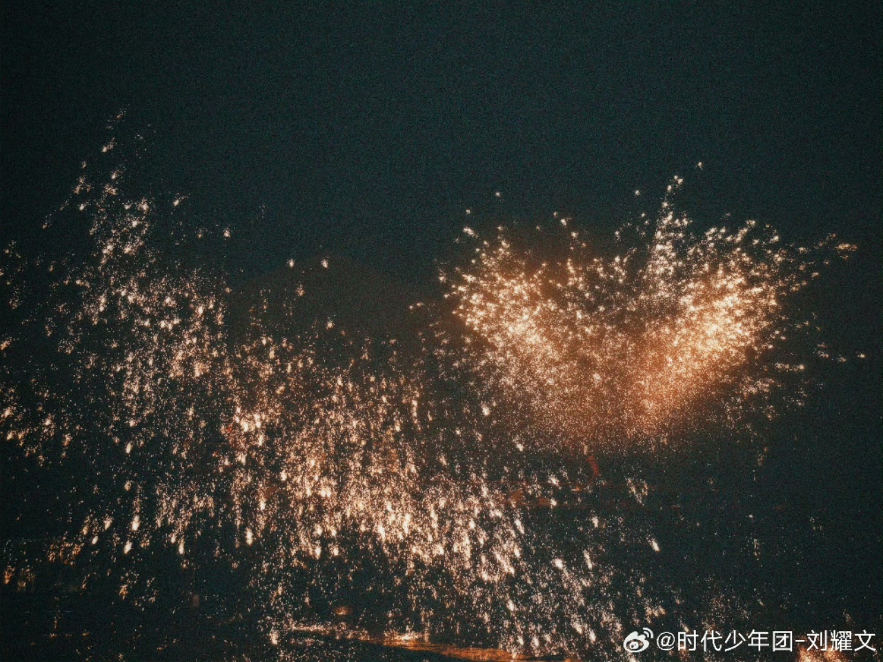 刘耀文给节目再做一次播报刘耀文宇闪的每一顿饭都很美味 看刘耀文收官播报被戳到，感