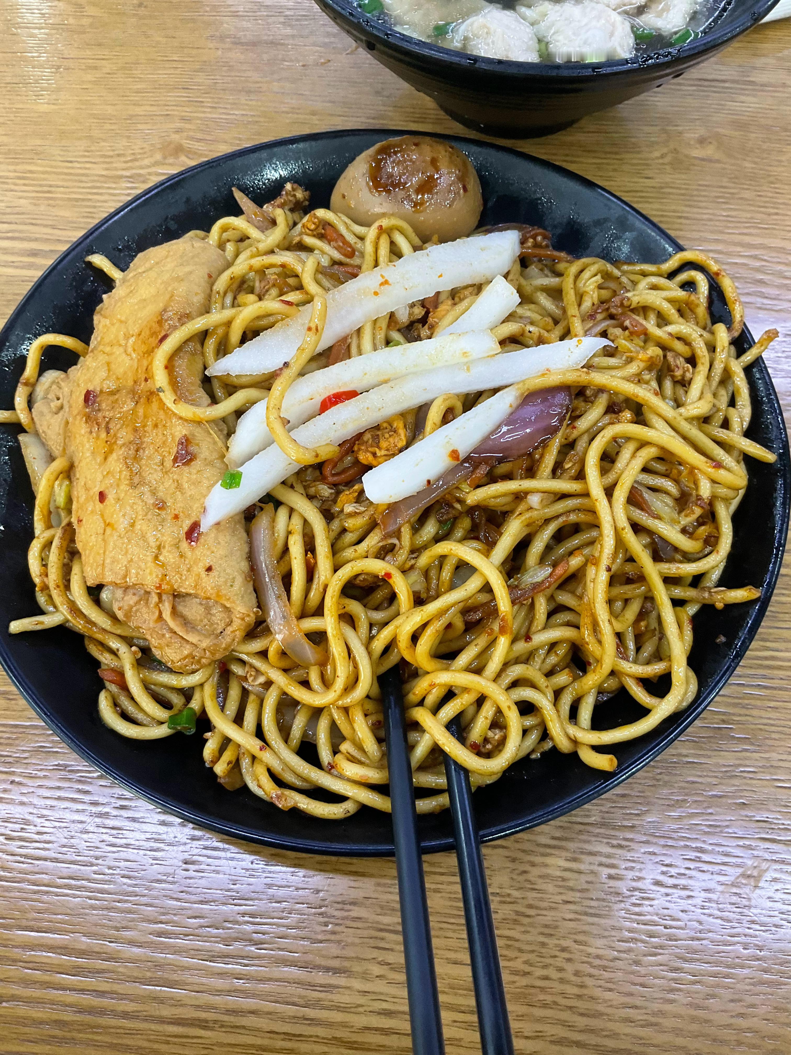 饿了：炒面+馄饨+豆干卤蛋[干饭人][可乐] 