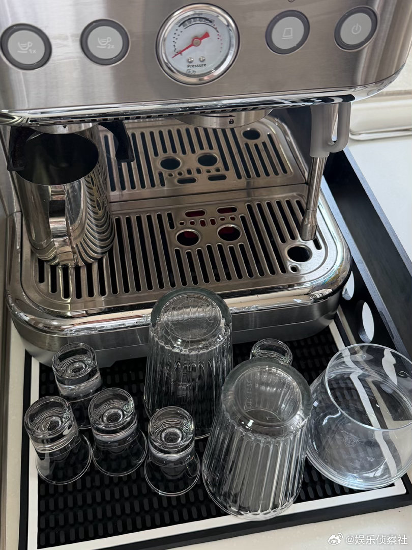 井胧咖啡机放了一年没动长毛了、井胧咖啡机长毛了哈哈哈哈哈哈哈哈哈哈还有谁和井胧一