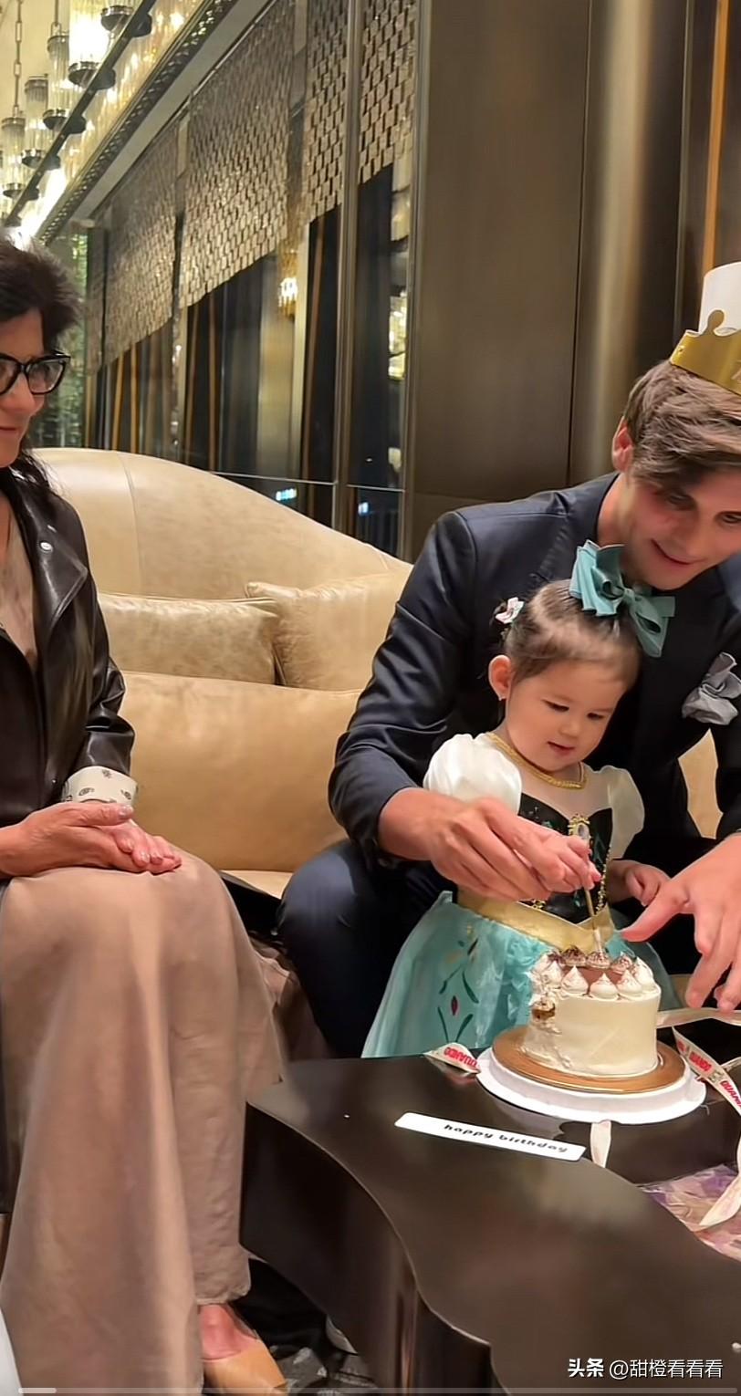 阿迪这次过生日引发的一系列的连锁反应！

4月7日晚上阿迪发了一家三口过生日的视