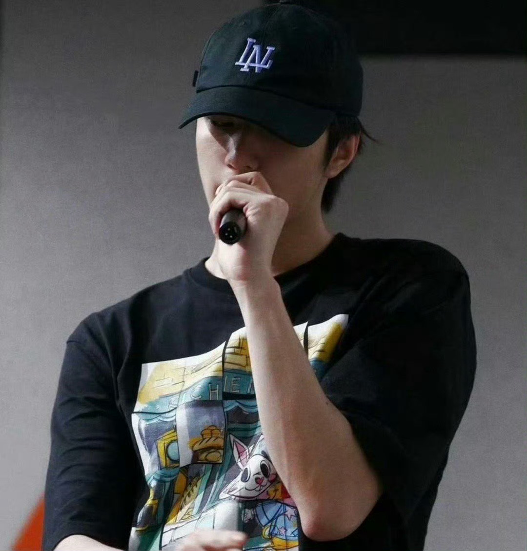 宋亚轩刘耀文同款黑色短袖轮回私服又增加一件✨这件黑短袖从24年穿到26年24纪录