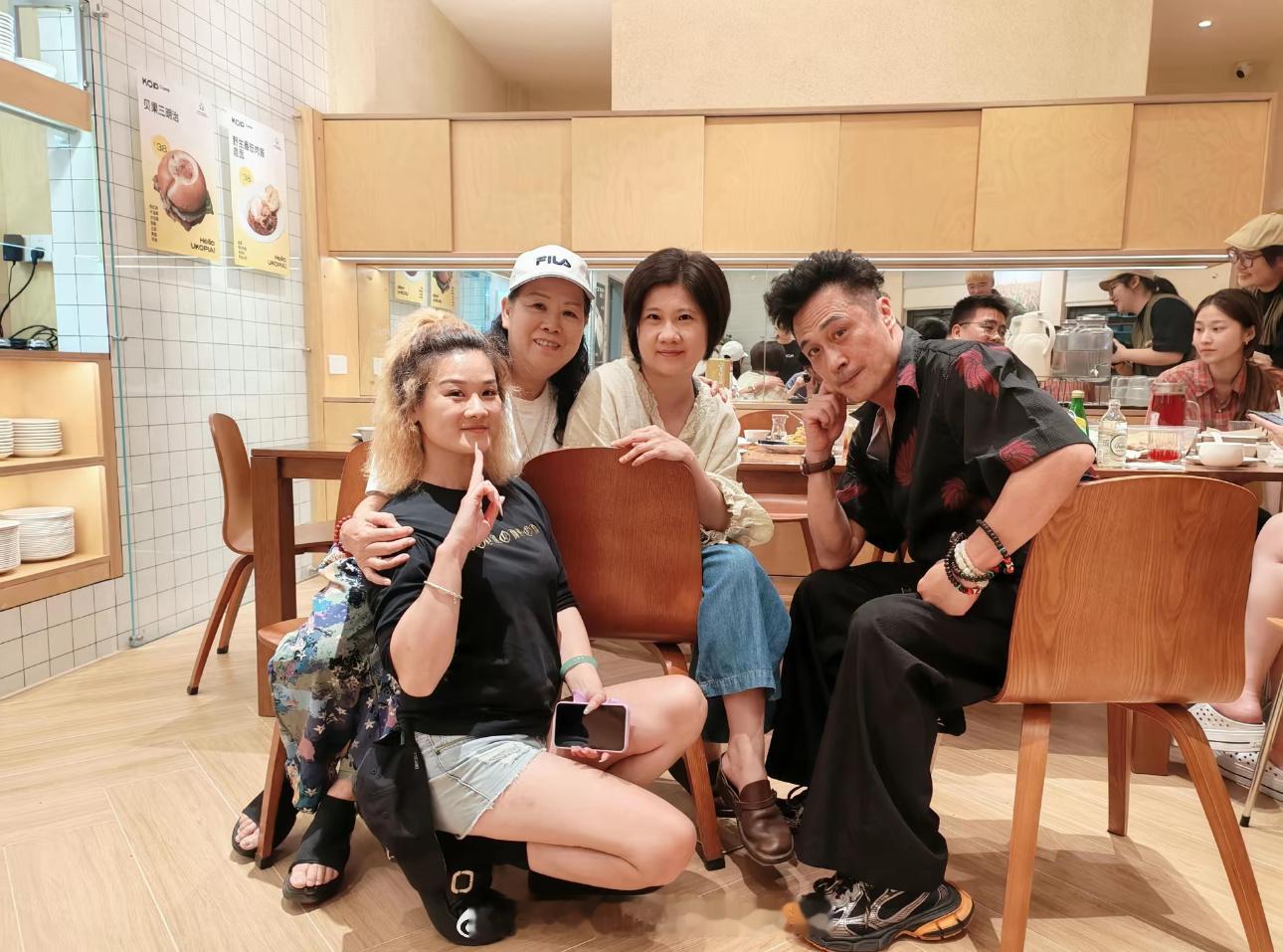 吴镇宇  吴蒸鱼和制片人姐姐 