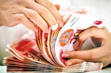 专家表示月收入3000元就属于中等收入，白岩松疑问，如果月收入3000元算中等收