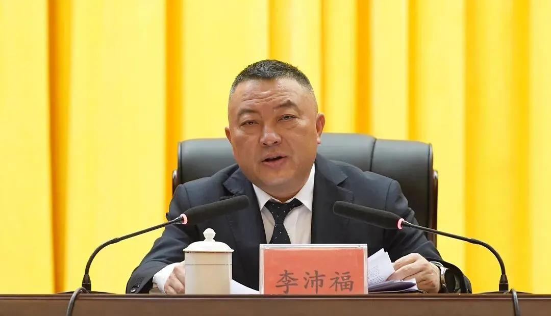 办事处的副职还能有机会为他人谋利？

根据检察机关指控，他从担任福泉市某办事处副