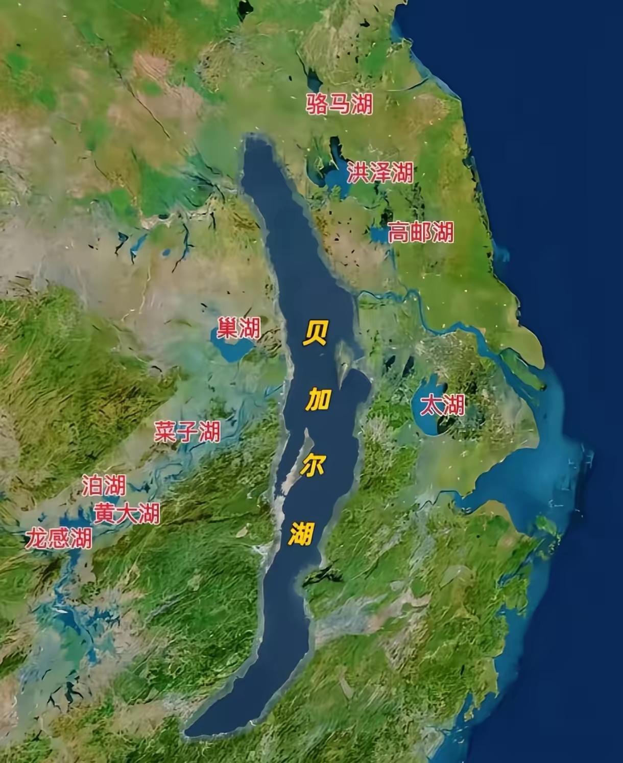 这个贝加尔湖水深能达到1500多米，面积比台湾省还要大！深度比渤海，黄海！东海都
