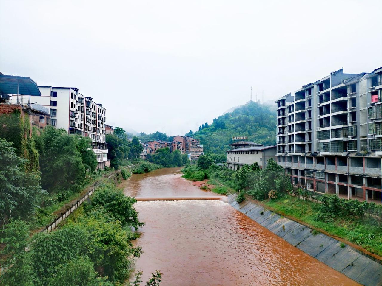 四川地理拾零之“合江山区.先滩场镇”。先滩镇位于四川省合江县东南部，四面山北坡。