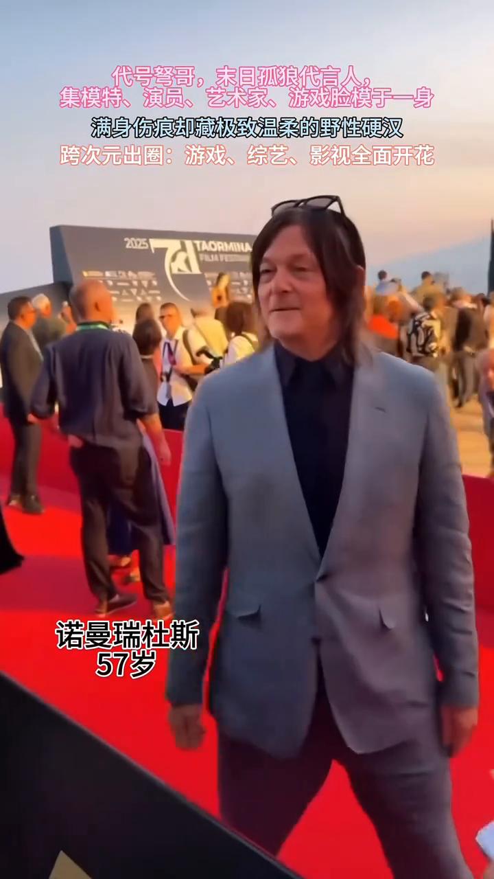 代号弩哥，末日孤狼代言人，集模特、演员、艺术家、游戏脸模于一身，满身伤痕却藏极致