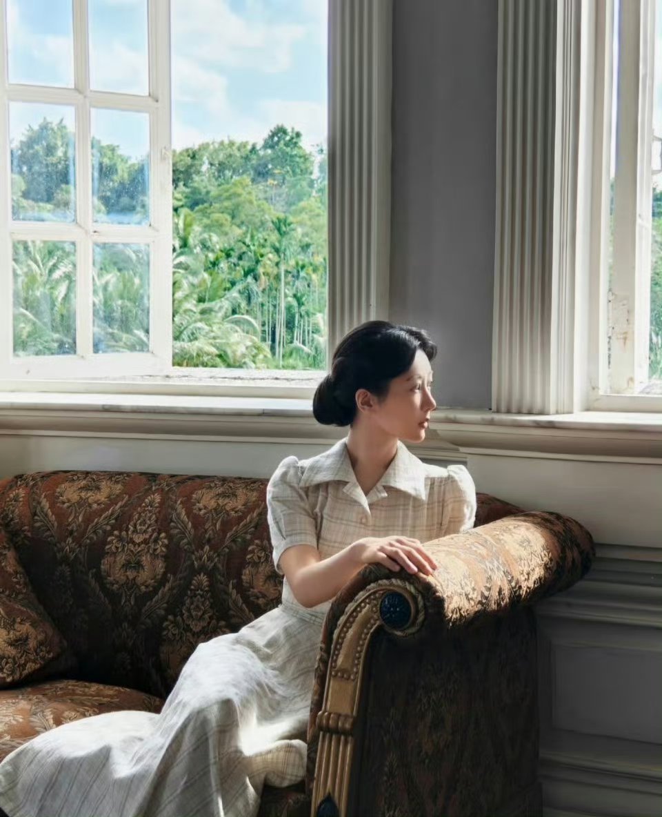 杨紫欧豪《玉兰花开君再来》同框路透  是婚纱嘛好漂亮 