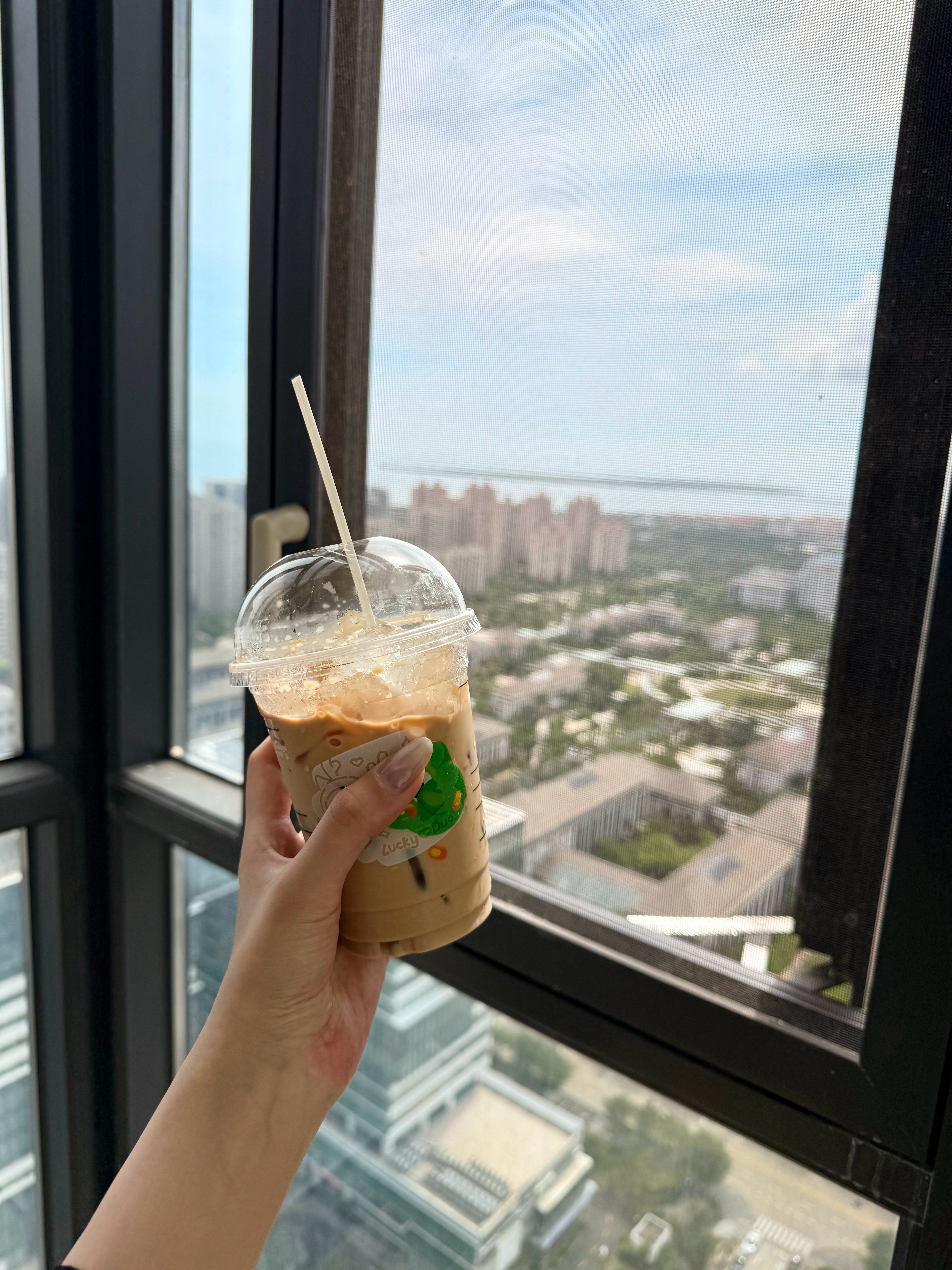 今天的早午饭，一杯小黄油昨晚的螺蛳粉太罪过了