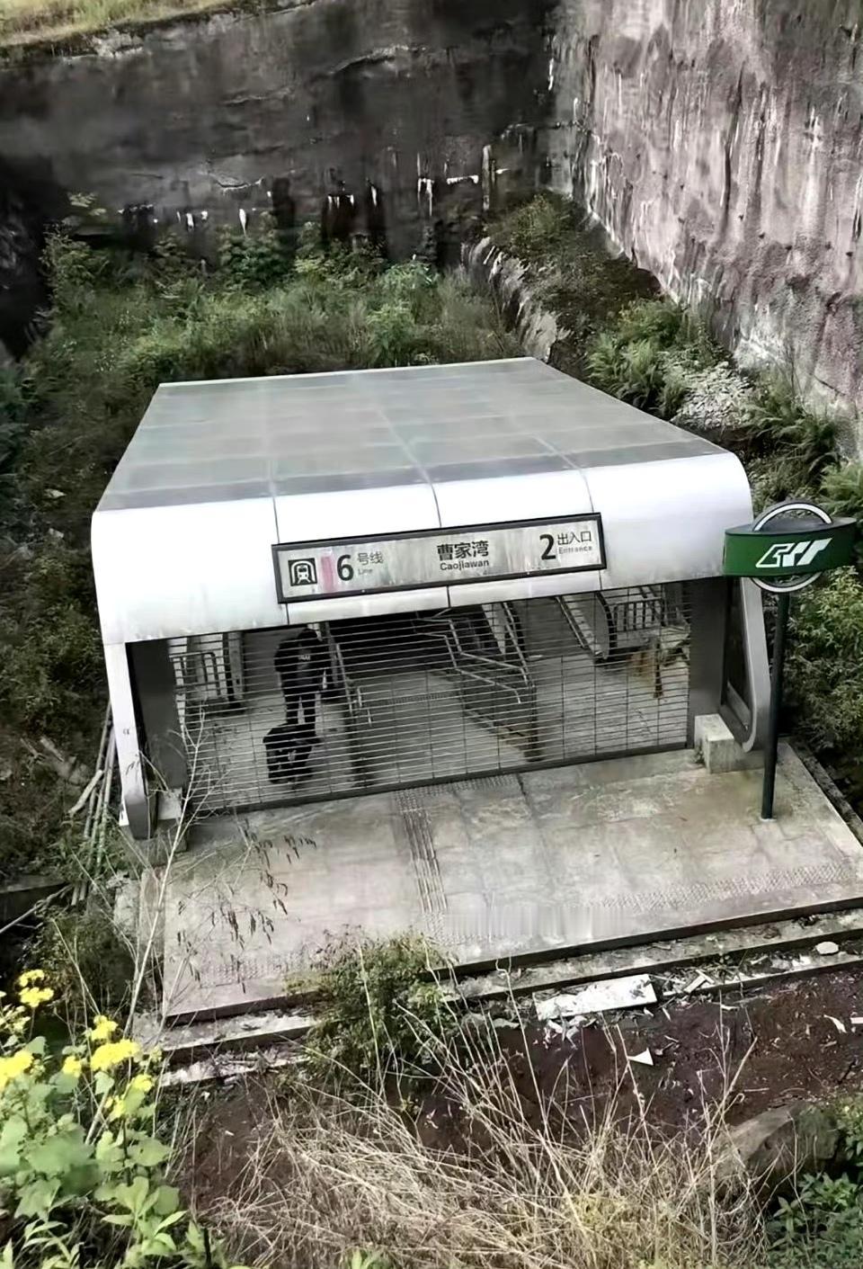 这样的地铁站，修来到底有什么意义？ ​​​