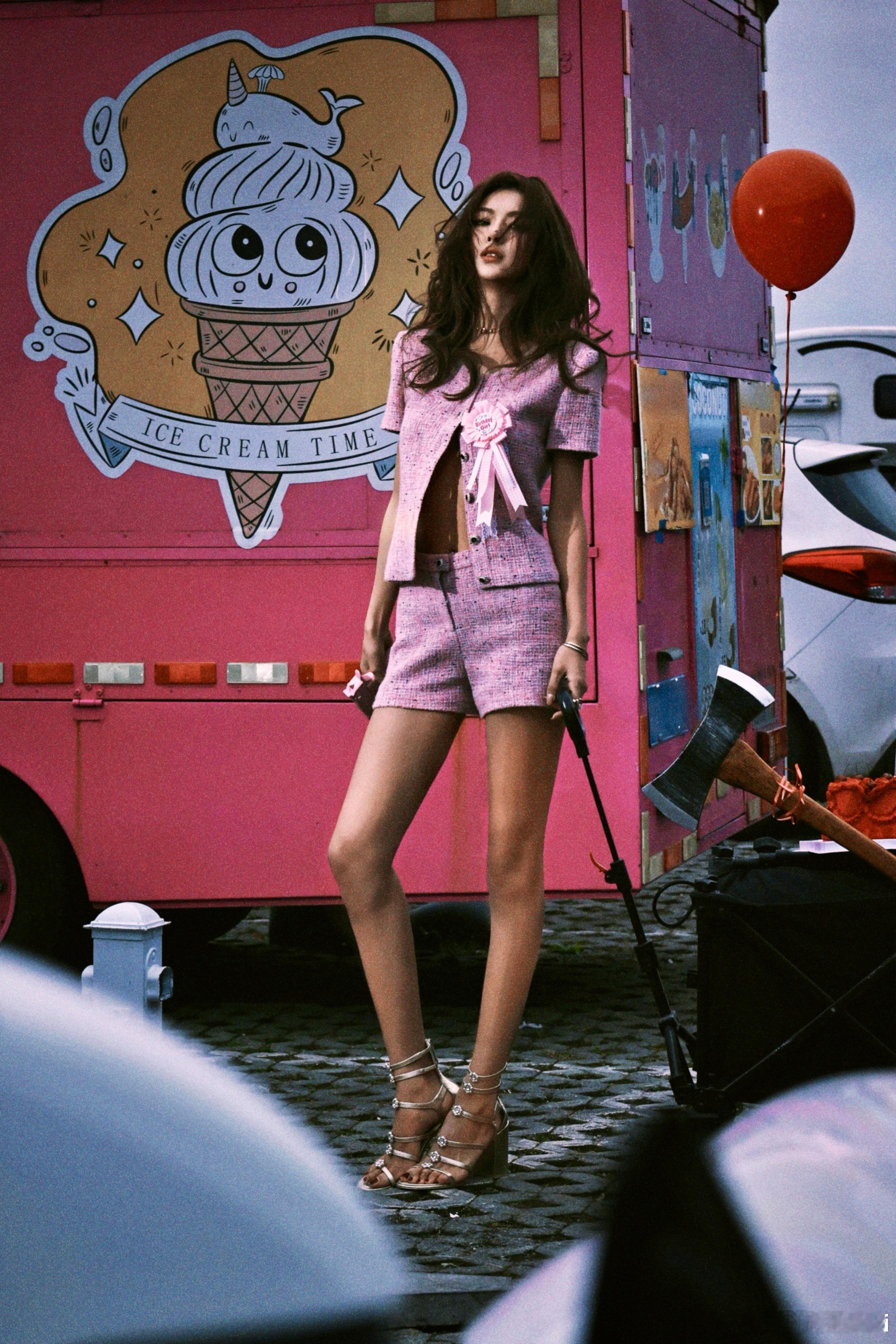 临近圣诞，又是新的生日。小时候总想我妈怎么不晚生我两天，这样就可以在圣诞节过生日