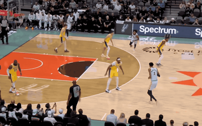 文班亚马  这种身高在三分线外运着运着突然给你扔一个，那真是没办法防啊[允悲][