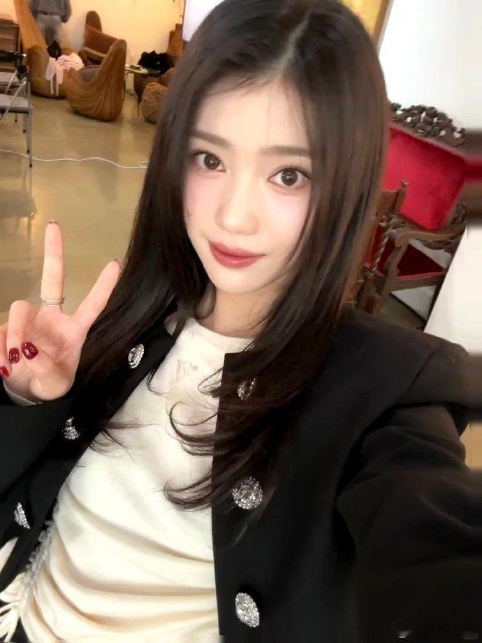 沈小婷东方骨相绝了沈小婷好伟大一张脸沈小婷完美诠释东方美学，优秀骨相支撑整张脸，
