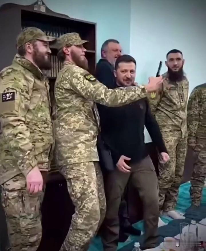 总统来了，快合张影！

和总统合影，有时可是千载难逢的机遇，关键在于总统是否有架