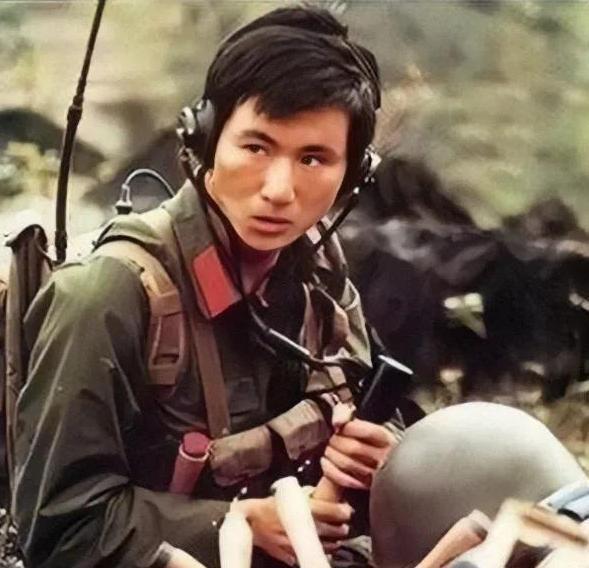 1985年老山战场上，杨启良歼敌18人，转业后却遭地方恶霸刁难，他冷脸道:当年参