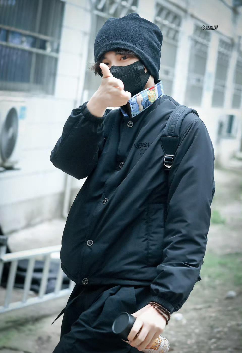 | ﻿丁禹兮司宫令 

好开心又有每天上班时装秀看啦🥰
早八都有盼头啦~每天都