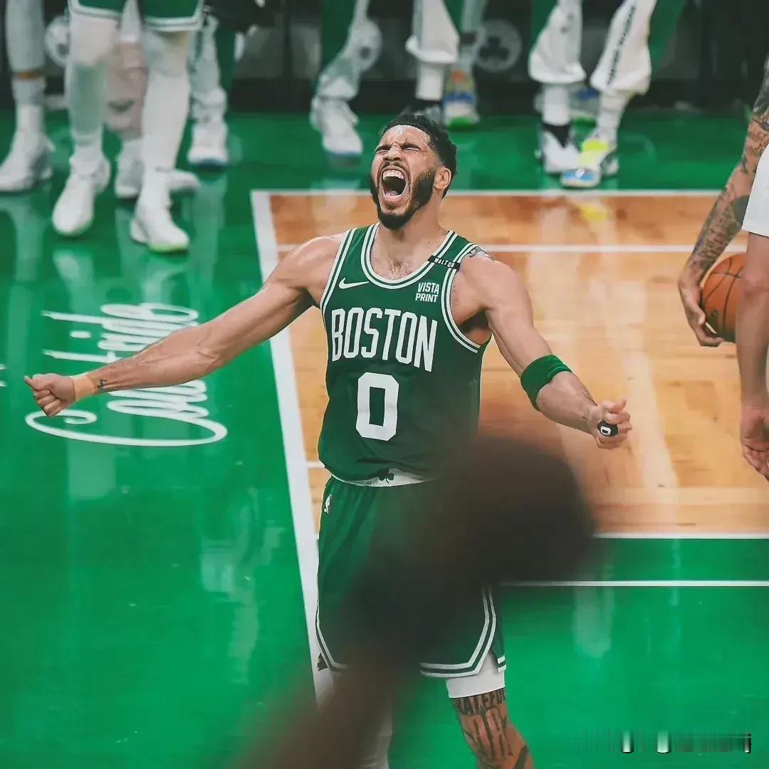 随着凯尔特人4-1强势夺得NBA总冠军，这一壮举不仅为球迷们带来了无尽的喜悦，还