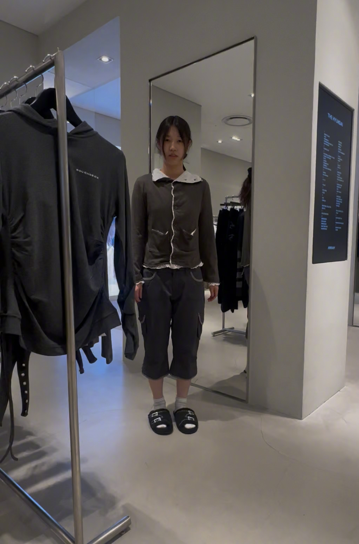 谁能想到这一身是我在2026韩国汝矣岛百货设计师品牌集合店搭出来的一套潮流穿搭，