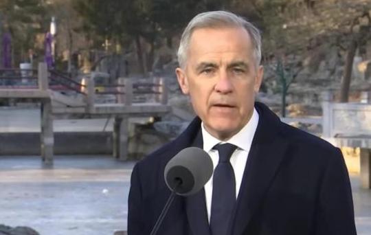 在国际舞台上，加拿大总透着股左右逢源的机灵劲儿，一边挨着美国这个军事大佬不敢怠慢